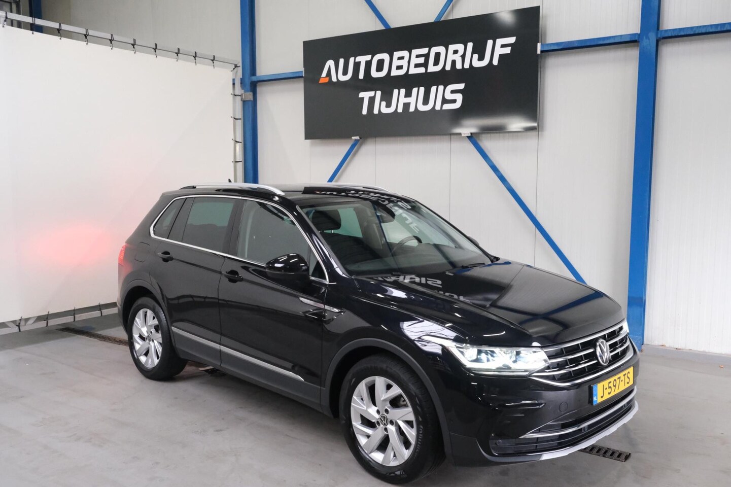 Volkswagen Tiguan - 1.5 TSI Elegance Automaat - N.A.P. Airco, Cruise, Navi, PDC, Camera. - AutoWereld.nl
