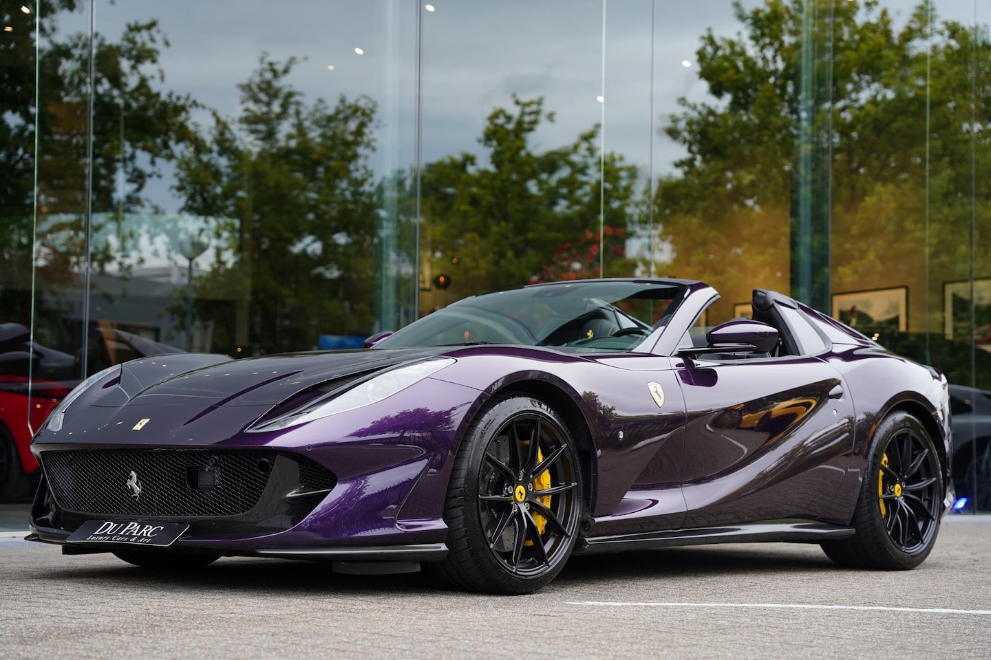 Ferrari 812 GTS - 6.5 V12 HELE Viola Hong Kong Carbon Lifting - AutoWereld.nl