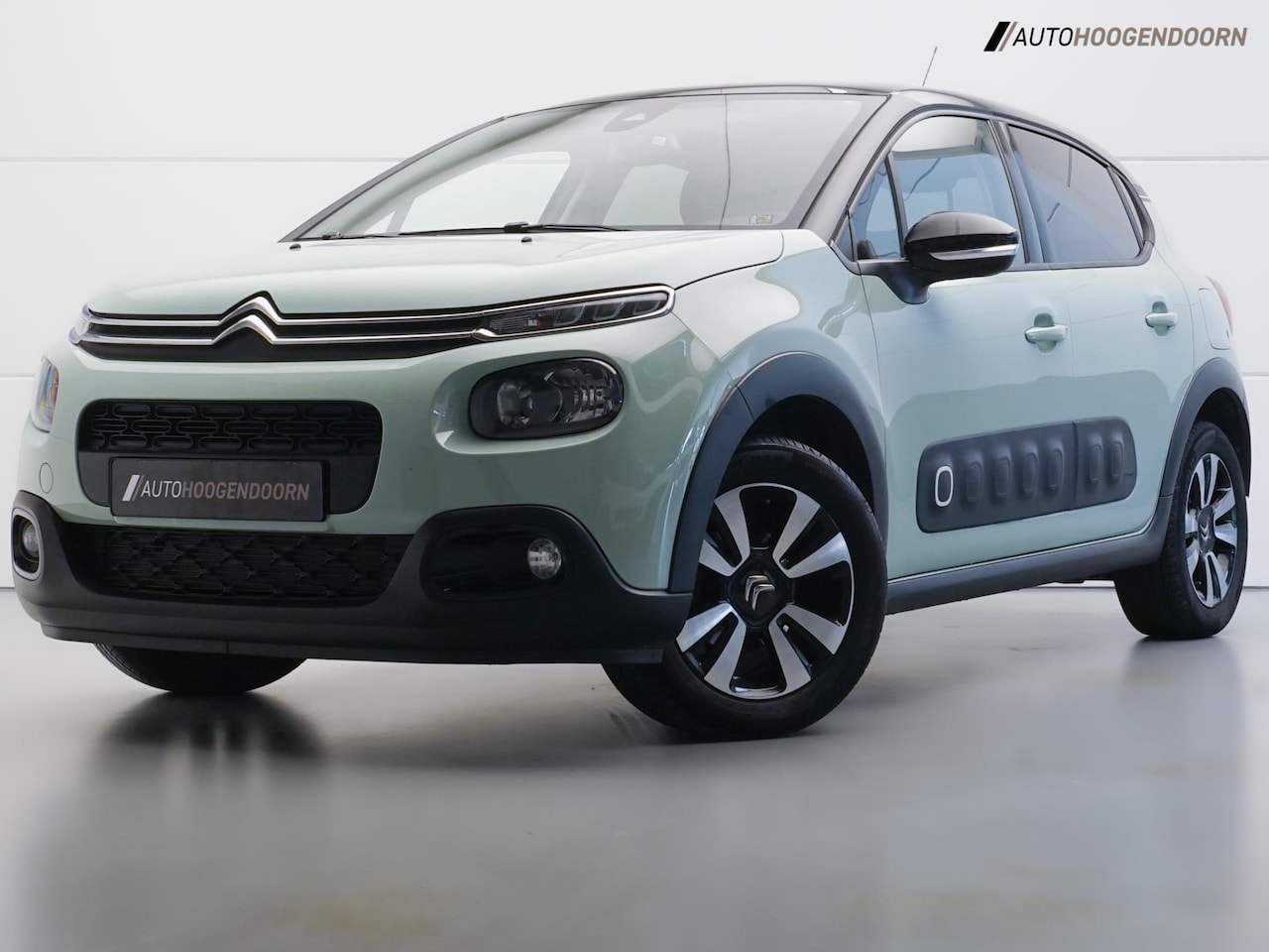 Citroën C3 - 1.2 PureTech Shine (APPLE CARPLAY,LED,PANORAMA,STOELVERWARMING,CLIMATE,CRUISE,PARKEERSENSO - AutoWereld.nl
