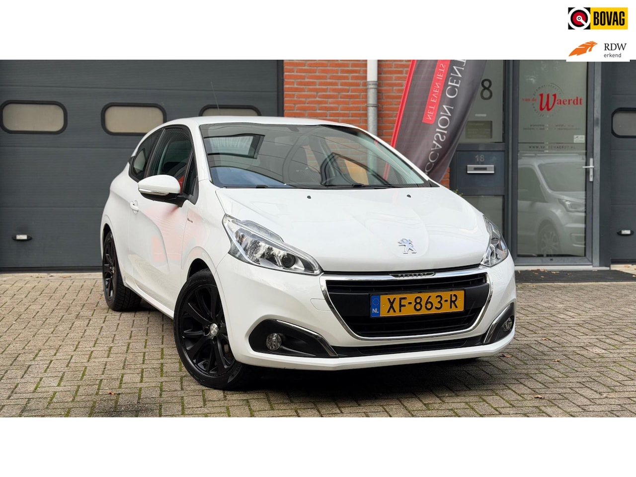 Peugeot 208 - 1.2 Luxe/NAP/Onderhouden/Airco/LM Velgen/BOVAG Erkend/APK - AutoWereld.nl