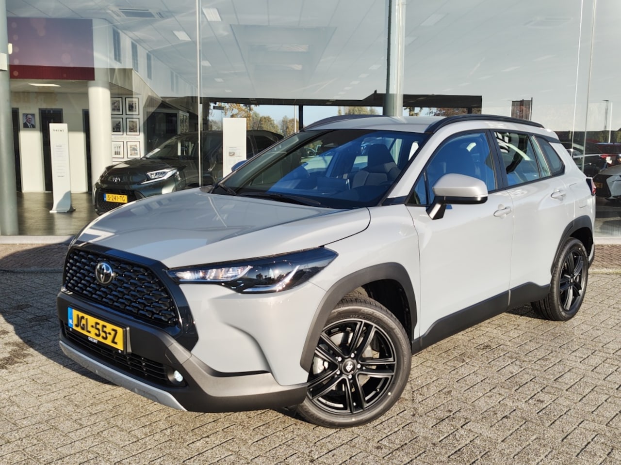 Toyota Corolla Cross - Hybrid 140 Dynamic Limited | ''18 Lm velgen | Stoelverwarming | - AutoWereld.nl