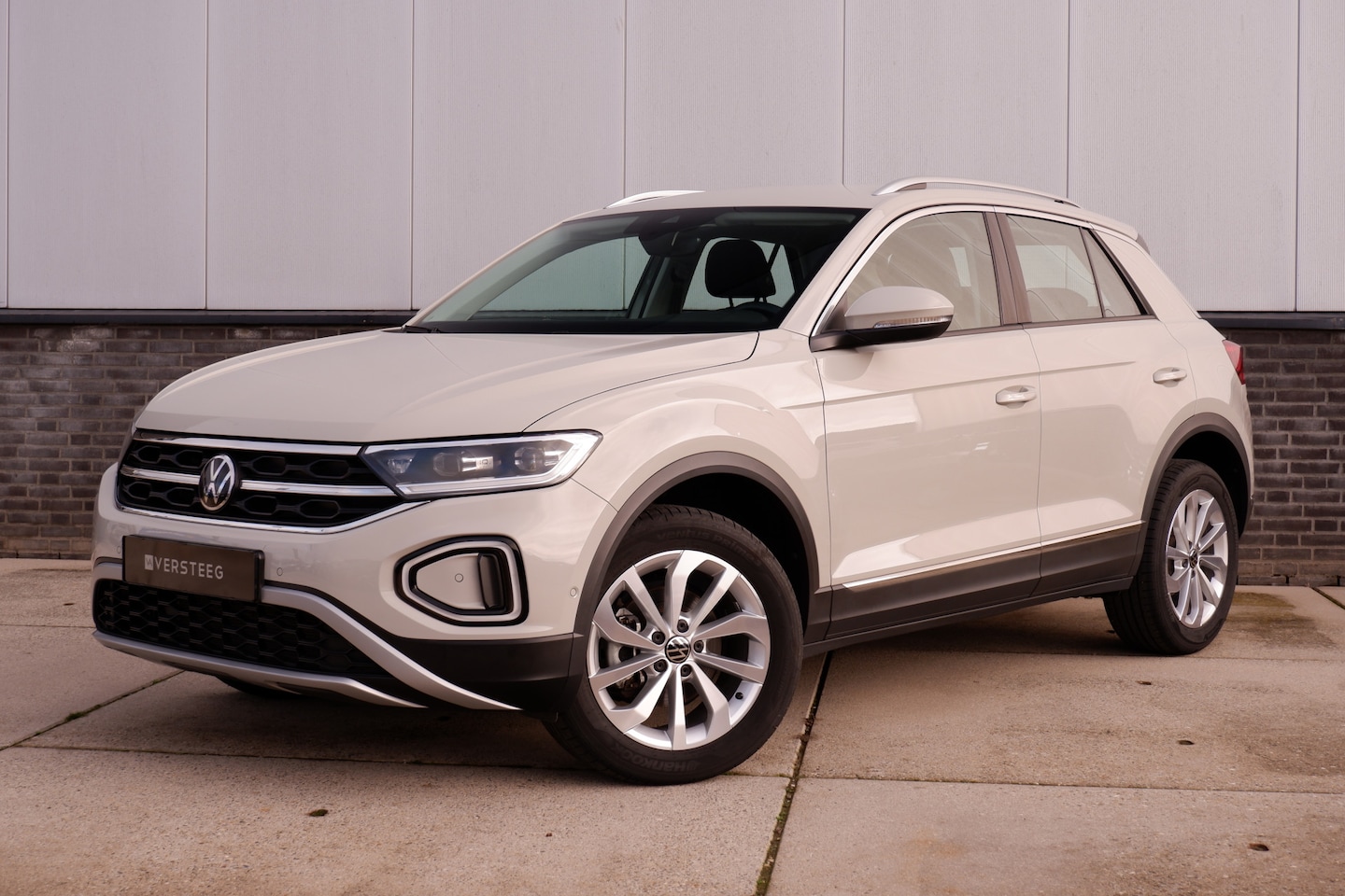Volkswagen T-Roc - 1.5 TSI Style | LED | Camera | Carplay | Climate - AutoWereld.nl