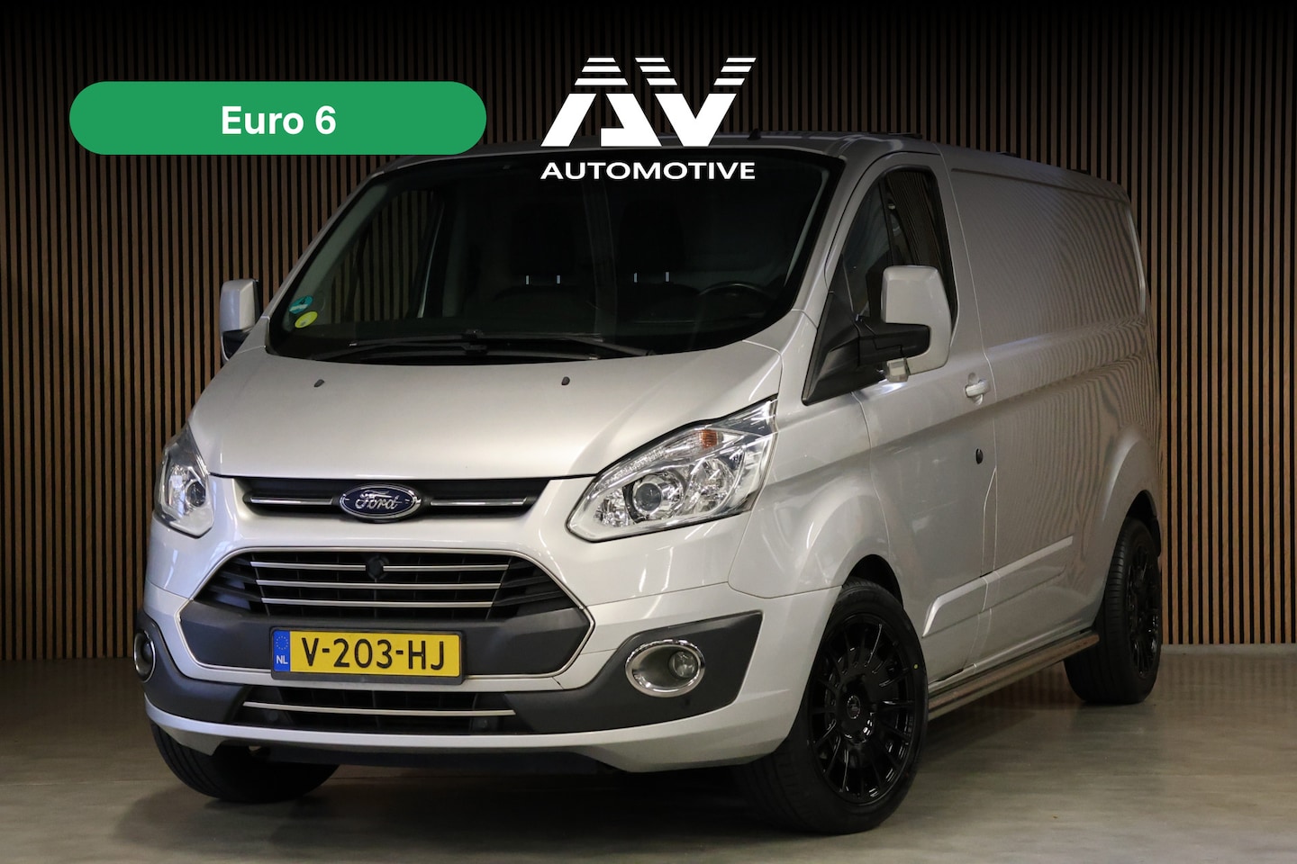 Ford Transit Custom - 290 2.0 TDCI 170 PK L2H1 Limited | Standkachel | Navigatie | Stoelverwarming | Camera | Cr - AutoWereld.nl