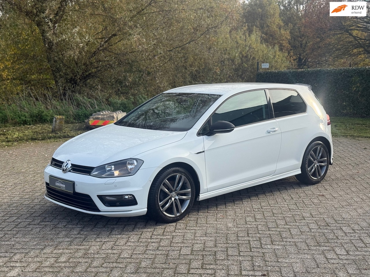 Volkswagen Golf - 1.2 TSI R-LINE I PDC I UITLAAT SYSTEEM I CLIMA I STOELVERW - AutoWereld.nl
