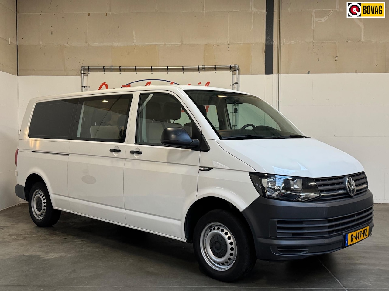 Volkswagen Transporter Kombi - 2.0 TDI L2H1|9-Persoons|Airco|Trekhaak| - AutoWereld.nl