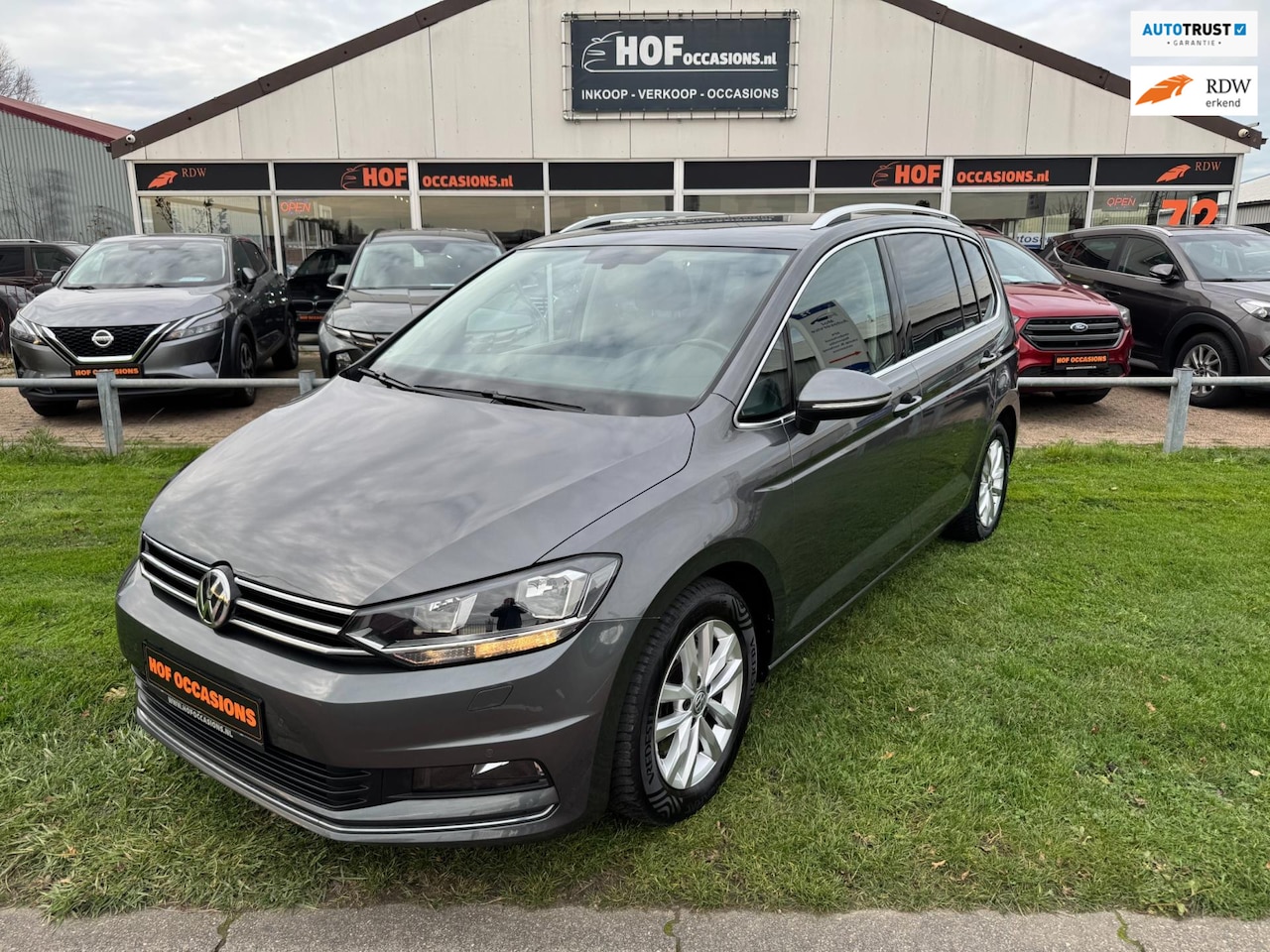 Volkswagen Touran - 1.4 TSI Highline 7p AUTOMAAT/MASSAGE/NAVI/TREKHAAK - AutoWereld.nl