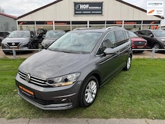 Volkswagen Touran - 1.4 TSI Highline 7p AUTOMAAT/MASSAGE/NAVI/TREKHAAK