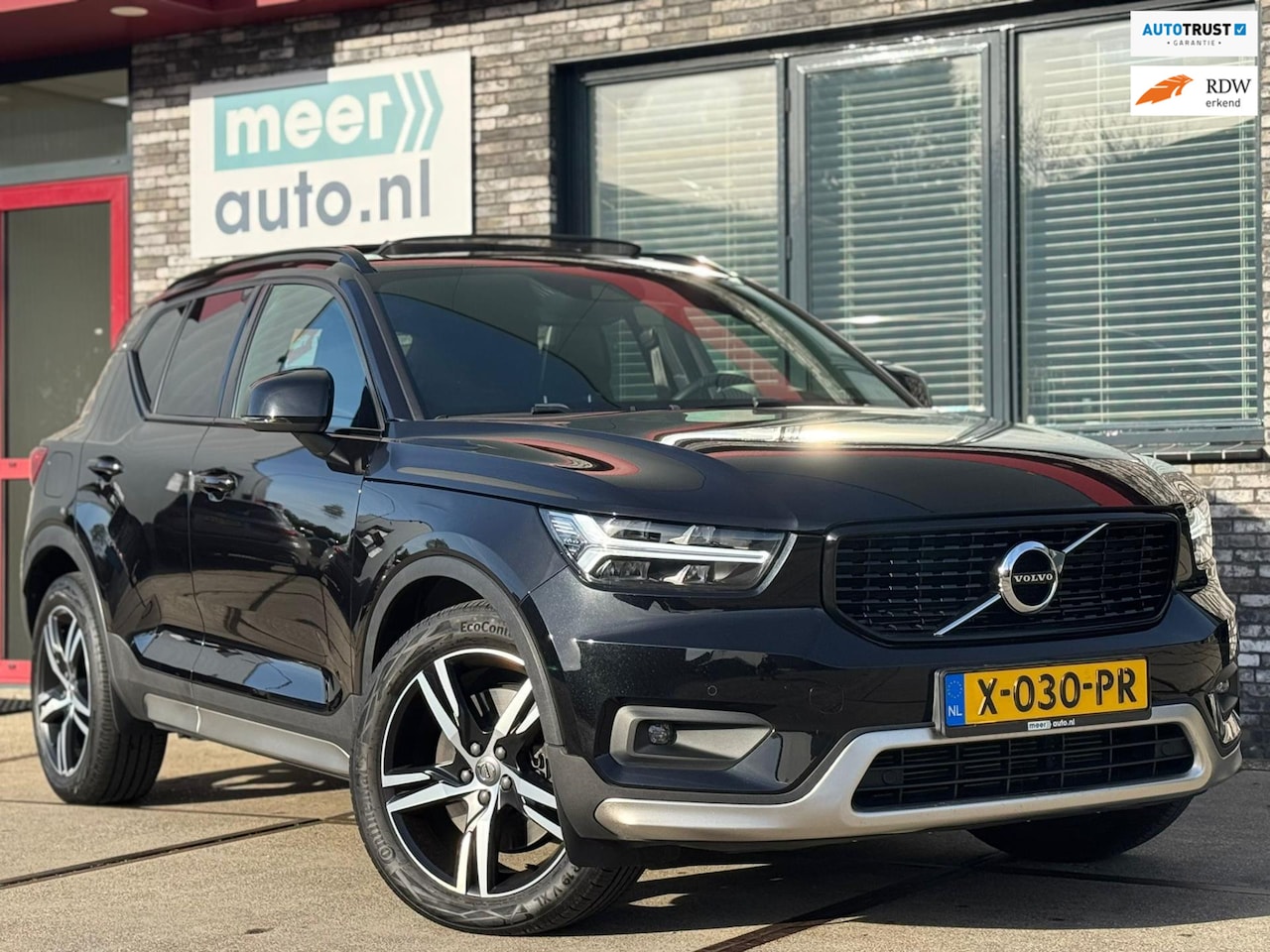 Volvo XC40 - T5 Recharge R-Design VOL! l PANO l CAMERA l KEYLESS l BLIS l TREKHAAK l CARPLAY l DAB - AutoWereld.nl