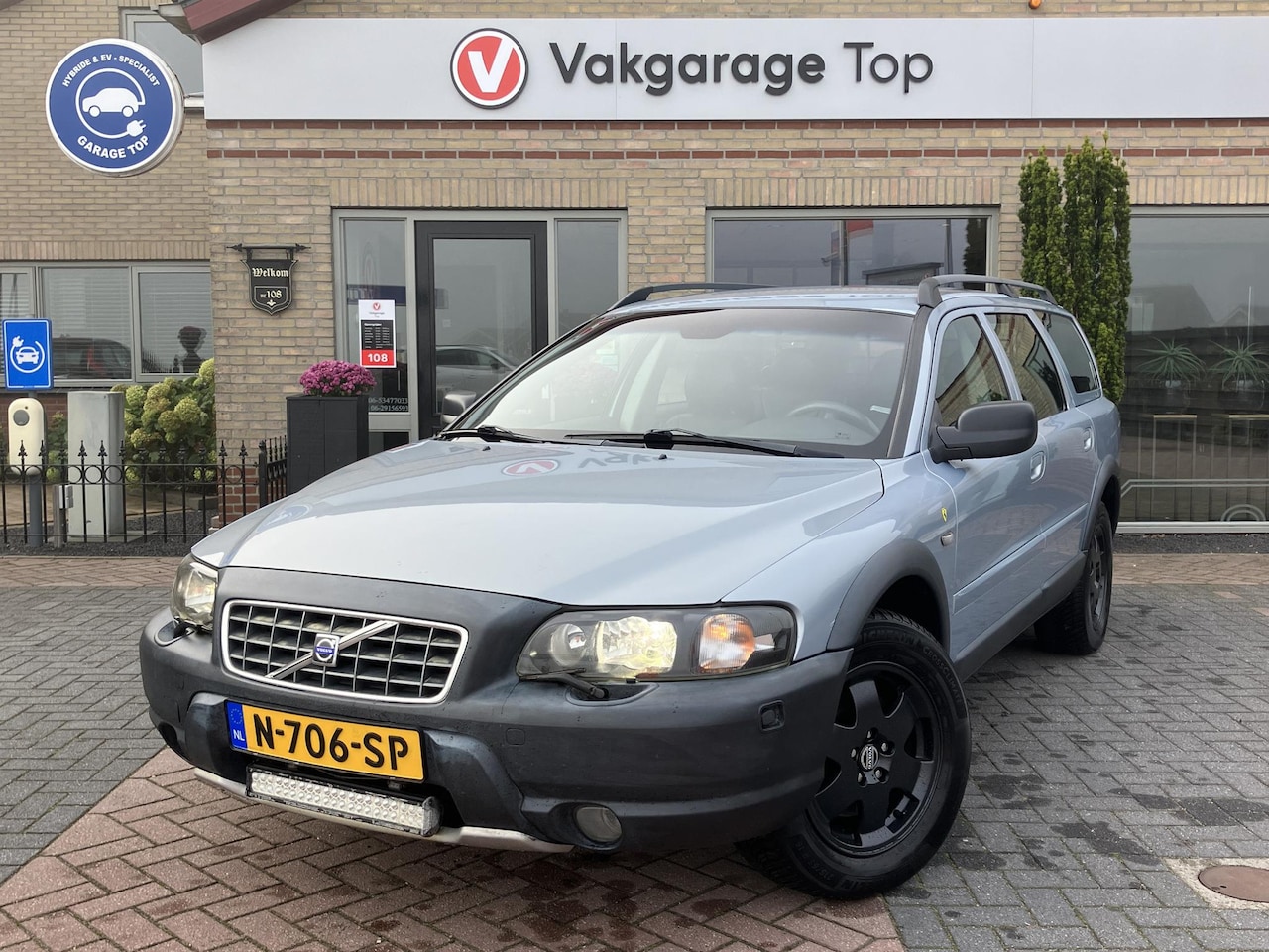 Volvo XC70 - 2.5 T | Trekhaak | Leder | Camera | Handel/Export - AutoWereld.nl