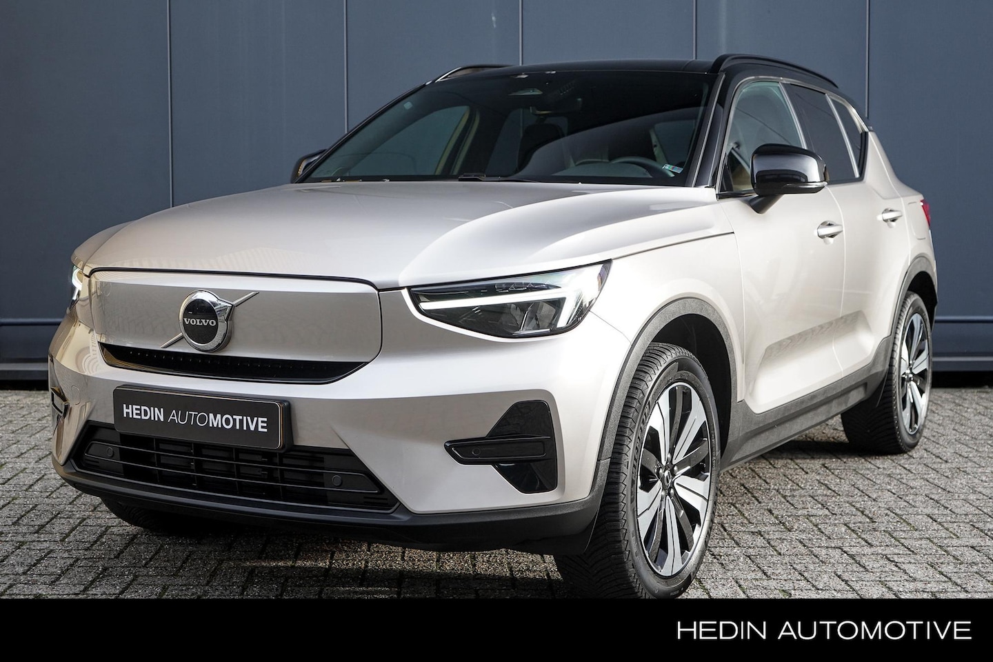 Volvo XC40 - Recharge Plus 70 kWh | Pilot assist | Trekhaak | All season banden | Park assist - AutoWereld.nl
