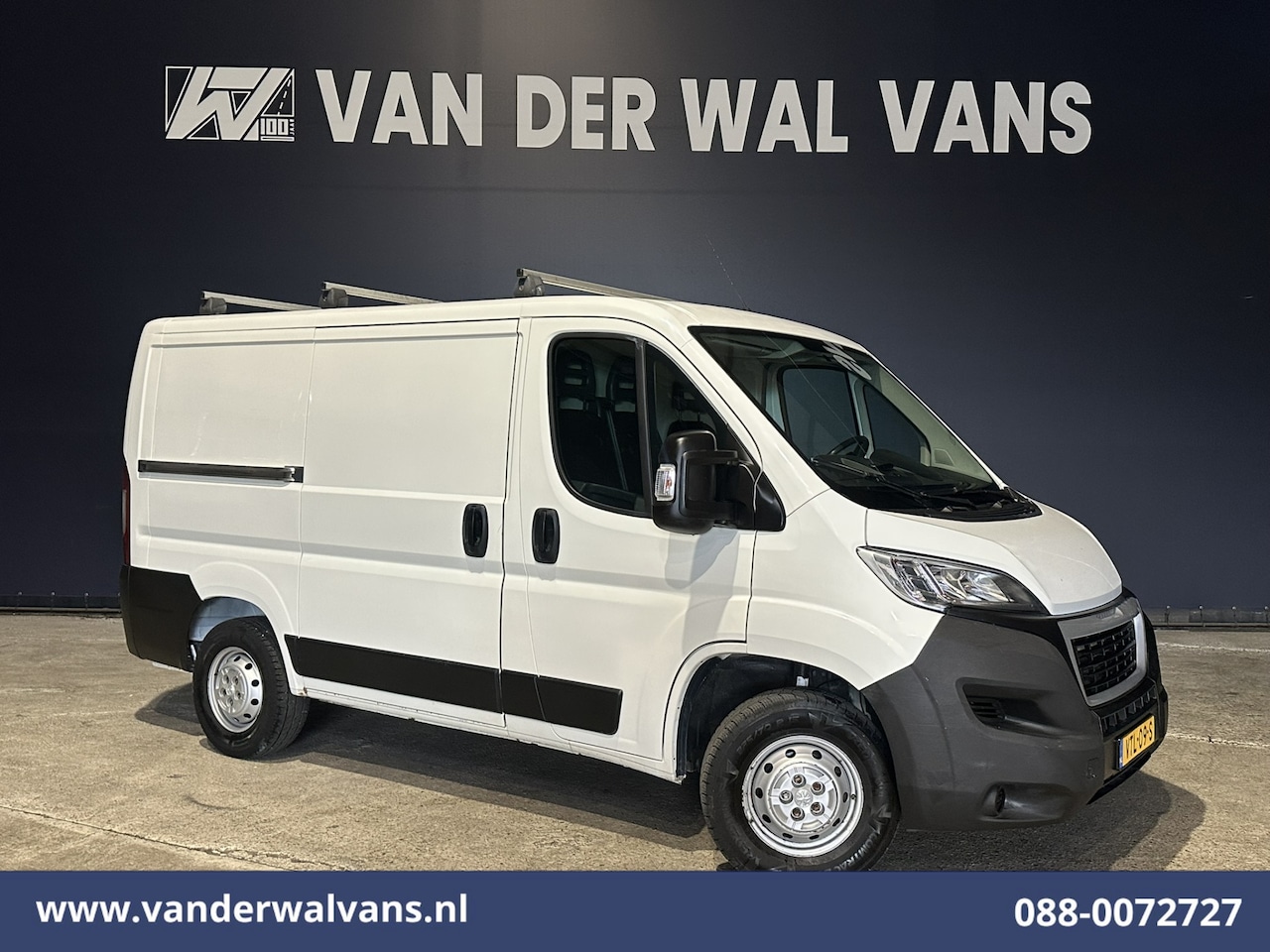 Peugeot Boxer - 2.2 BlueHDi 120pk L1H1 Euro6 Airco | Dakdragers | 2500kg Trekhaak Bijrijdersbank - AutoWereld.nl