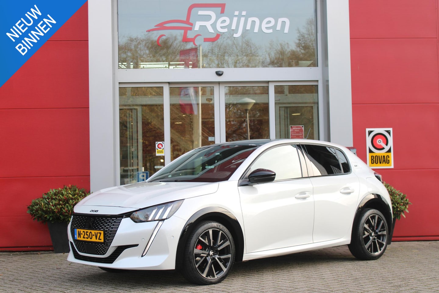 Peugeot 208 - 1.2 130PK AUTOMAAT GT PACK | BLACK PACK | PANORAMA DAK | ALCANTARA BEKLEDING | ACHTERUITRI - AutoWereld.nl