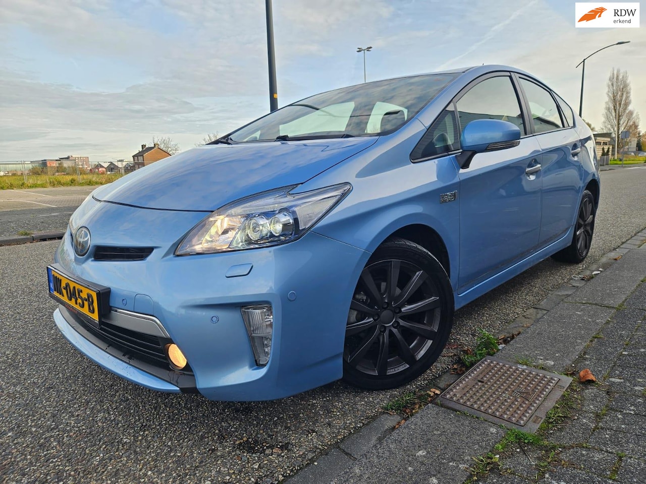 Toyota Prius - 1.8 Plug-in Executive Business GARANTIE Radar Leer bekleding - AutoWereld.nl