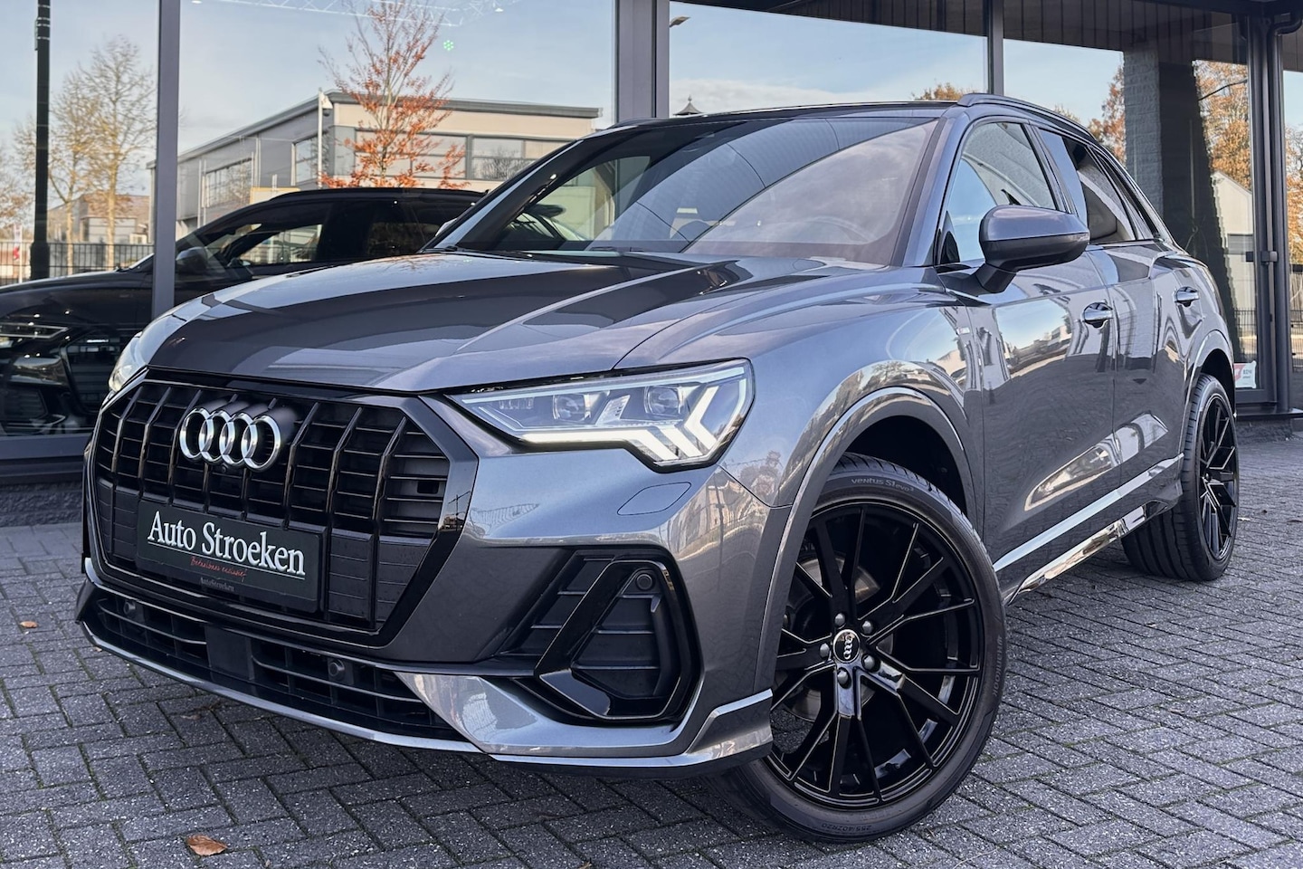 Audi Q3 - 35 TFSI S-Line Black Edit Matrix Leer Camera Sfeer - AutoWereld.nl
