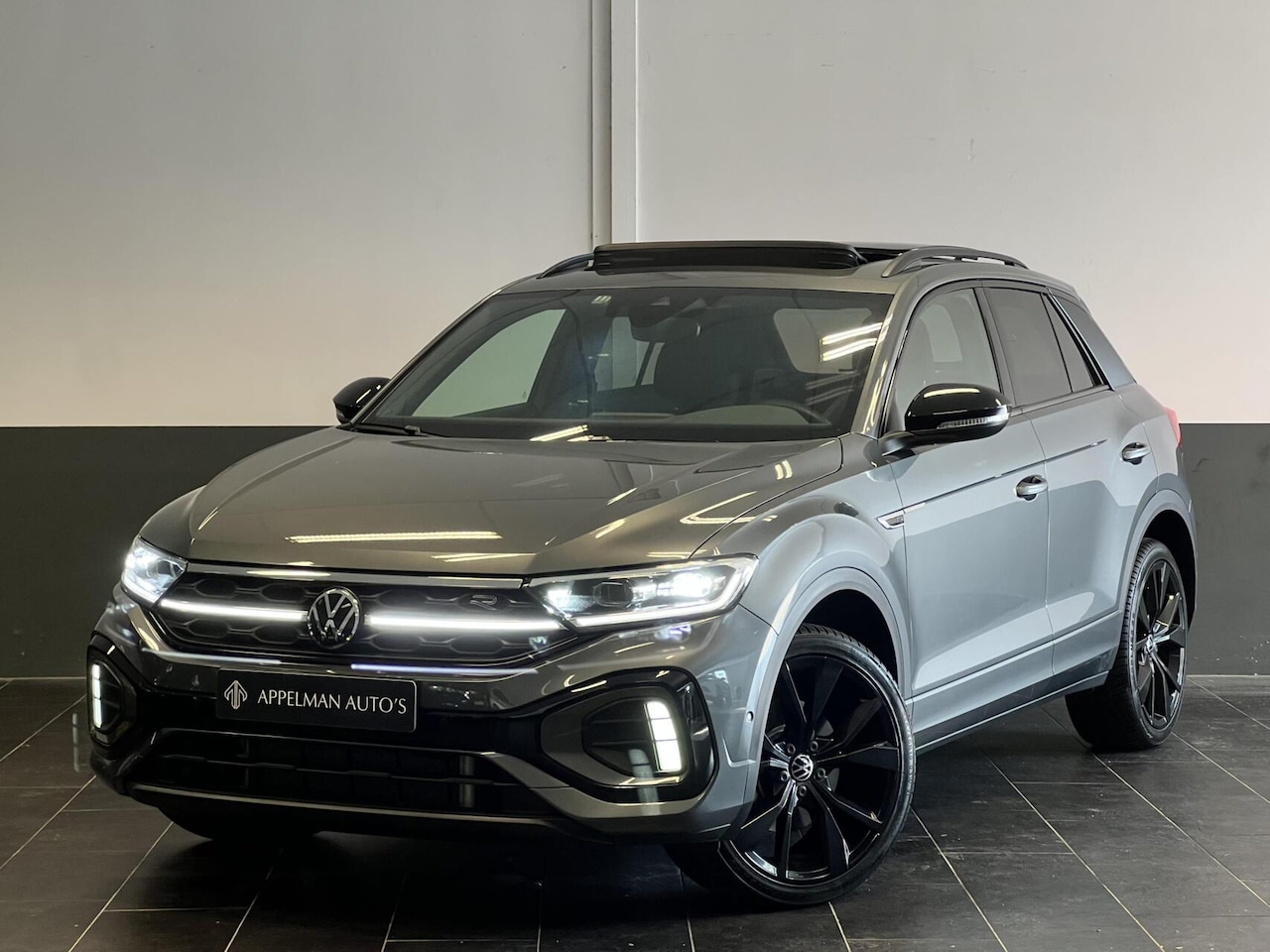 Volkswagen T-Roc - 1.5 TSI 3X R-Line |BEATS|Keyless|Trekhaak|Pano|Dodehoek|Stuurverw.| - AutoWereld.nl