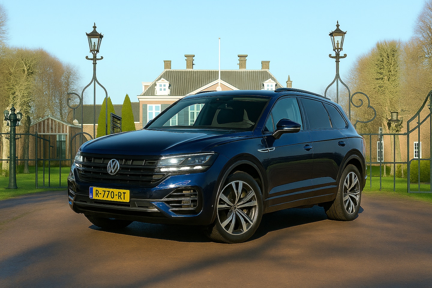 Volkswagen Touareg - 3.0 TSi 4MOTION R | NL-AUTO! | BOMVOL! | TREKHAAK | PANODAK | ELEKTR. MASSAGE + GEHEUGEN S - AutoWereld.nl