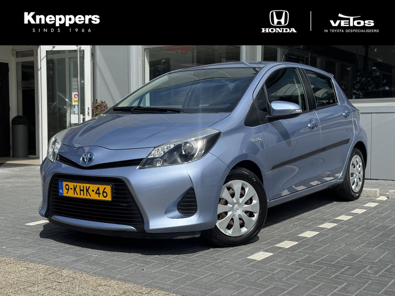 Toyota Yaris - 1.5 Full Hybrid Aspiration Navigatie, Cruise control , All-in Rijklaarprijs - AutoWereld.nl