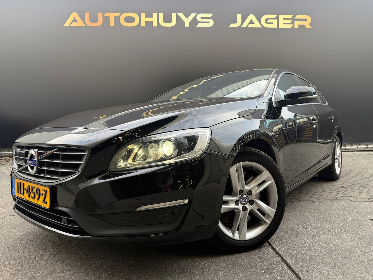 Volvo V60 - 2.4 D6 Twin Engine R-Design | Automaat | - AutoWereld.nl
