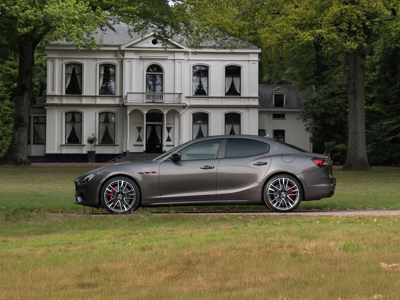 Maserati Ghibli - 3.8 V8 Trofeo 580pk | Carbon Ext. Pack | Driver Ass. Pack + | Harman/Kardon | Stoelventila - AutoWereld.nl