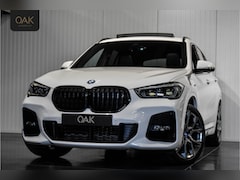 BMW X1 - xDrive25e | M-Sport | Navigatie | Panorama | Leder | Camera | Trekhaak | 19"LM | Alpinweis