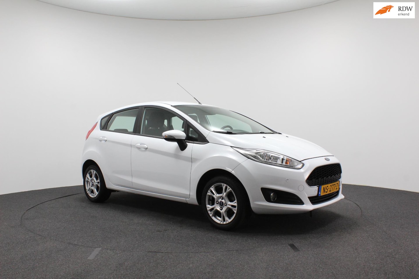 Ford Fiesta - 1.0 Style Ultimate | Sportvelgen | Parkeersensoren | Airco | Navi | Zeer goed onderhouden - AutoWereld.nl