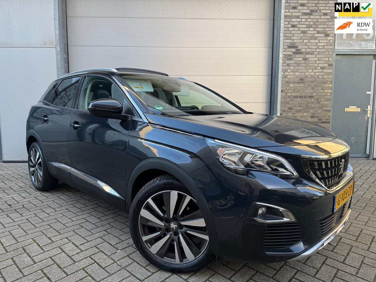 Peugeot 3008 - 1.2 PureTech Blue Lease Premium [Pano|Achteruitrijcamera|Keyless|Carplay|Dealer OH] - AutoWereld.nl