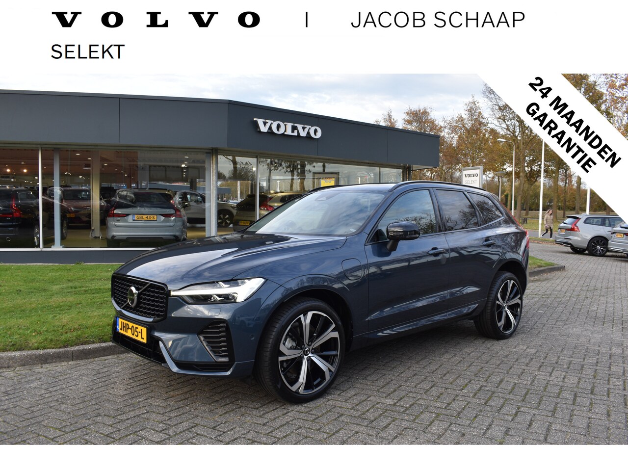 Volvo XC60 - T8 AWD 455PK Plug-in Hybrid Ultra Dark | B&W | Luchtvering | HUD | Massage | Trekhaak | St - AutoWereld.nl