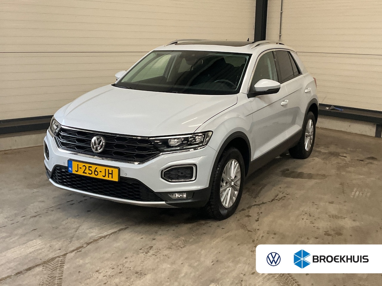 Volkswagen T-Roc - 1.0 TSI 115 pk Style Business | Panoramadak | Navigatie | Parkeersensoren | - AutoWereld.nl