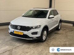 Volkswagen T-Roc - 1.0 TSI 115 pk Style Business | Panoramadak | Navigatie | Parkeersensoren |