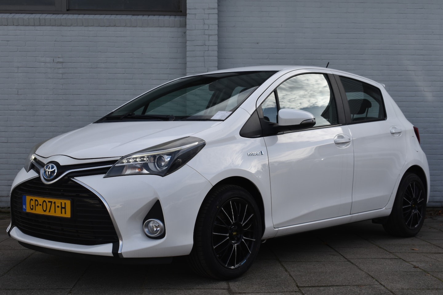 Toyota Yaris - 1.5 Hybrid Dynamic Automaat 100Pk | Parkeersensoren achter | Keyless entree/drive | Cruise - AutoWereld.nl