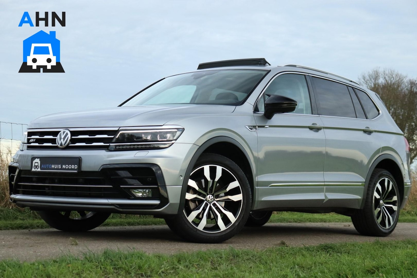 Volkswagen Tiguan Allspace - 1.5 TSI / 150 PK / 7 Persoons / 2x R-line / ACC / Pano / Trekhaak / 360 Camera / 19"! - AutoWereld.nl