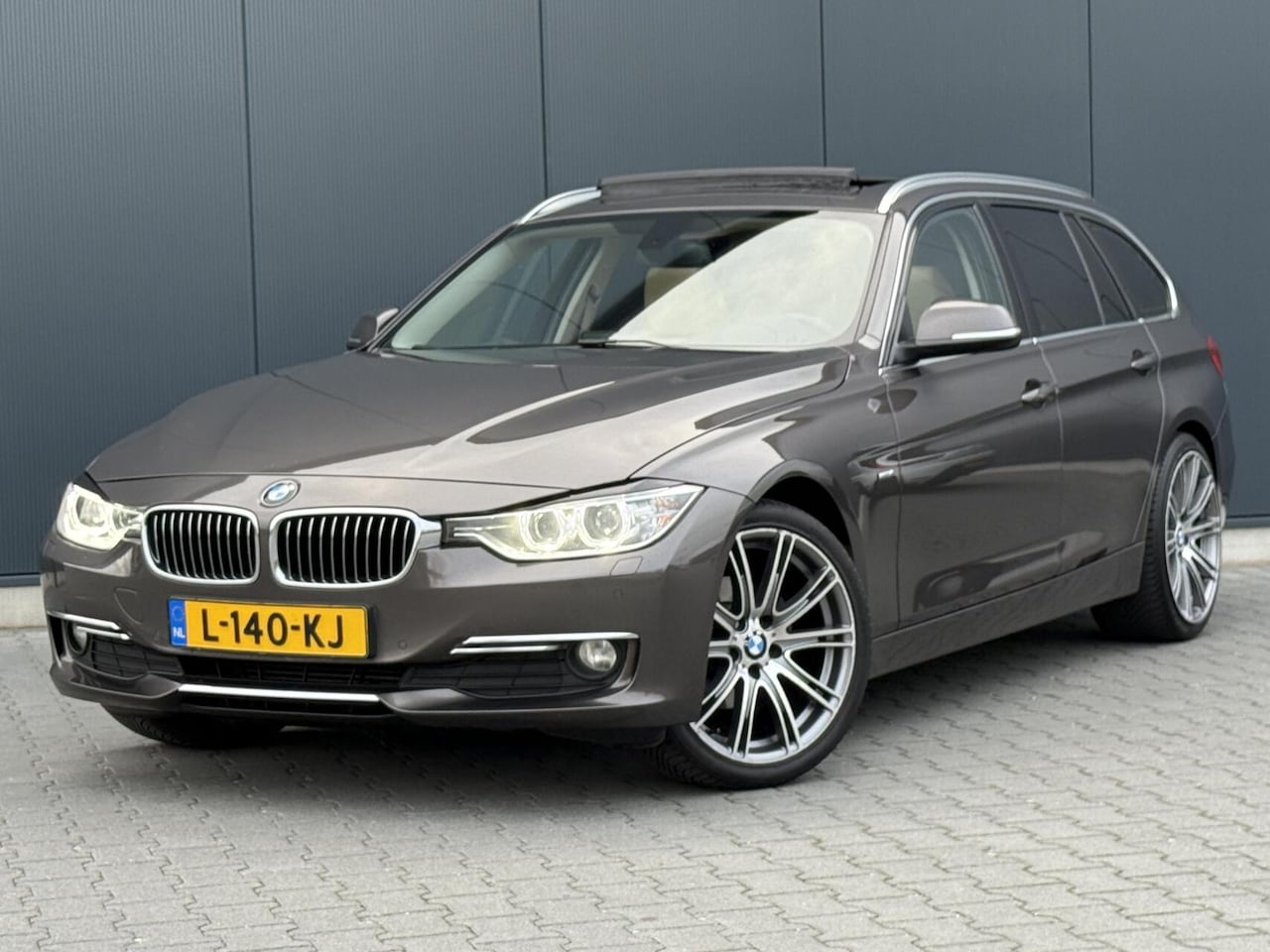 BMW 3-serie Touring - 316I High Executive Xenon - Pano - Leder - Trekhaak - AutoWereld.nl