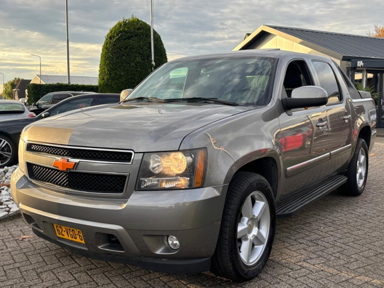 Chevrolet Avalanche - 5.3 V8 4WD LPG-G3 Grijs Kenteken Youngtimer - AutoWereld.nl