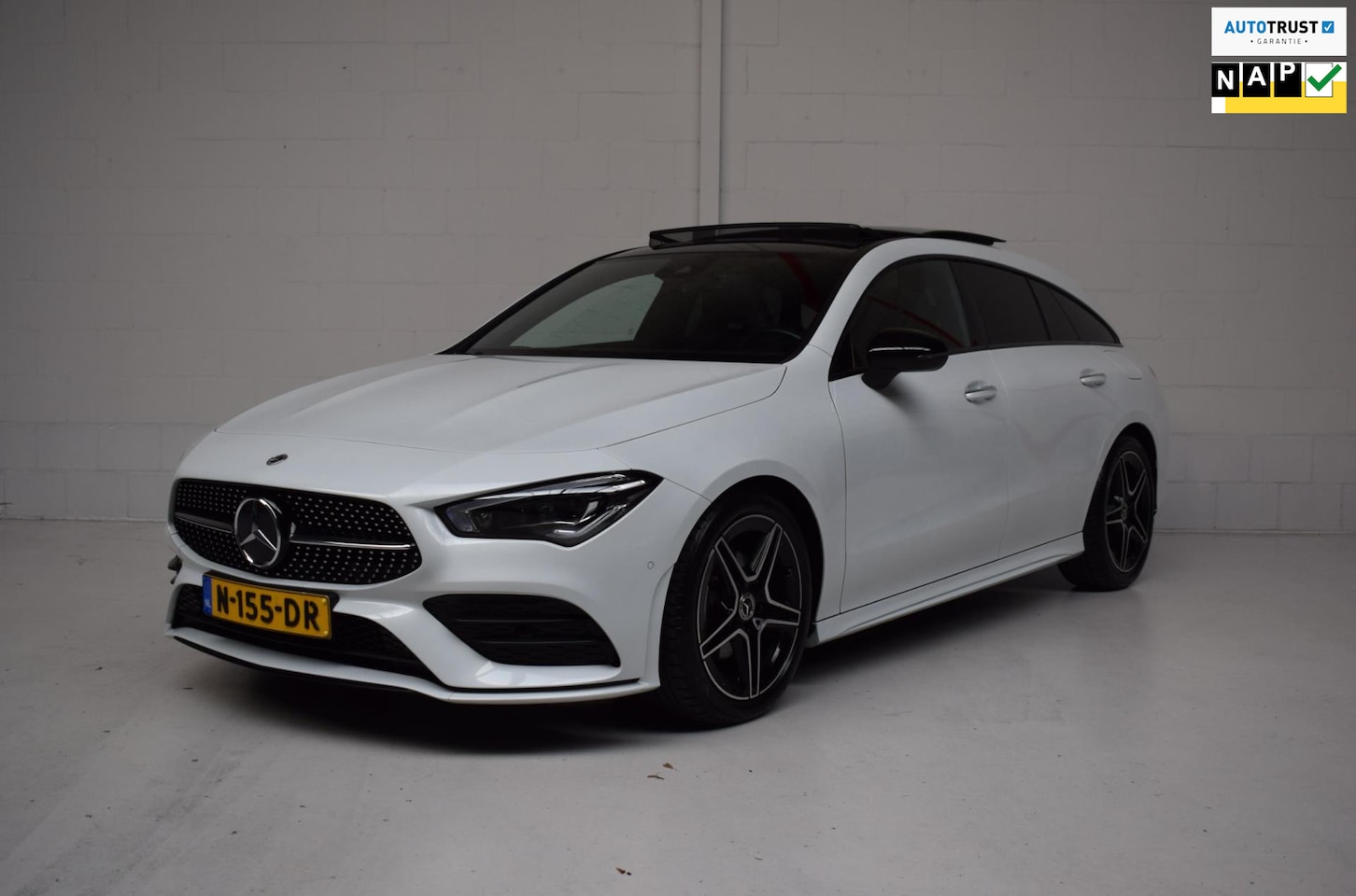 Mercedes-Benz CLA-klasse Shooting Brake - 180 AUT AMG ORG.NED / EL STOELEN / SFEERVERLICHTING / PANORAMADAK / NIGHT-PAKKET / NAP - AutoWereld.nl