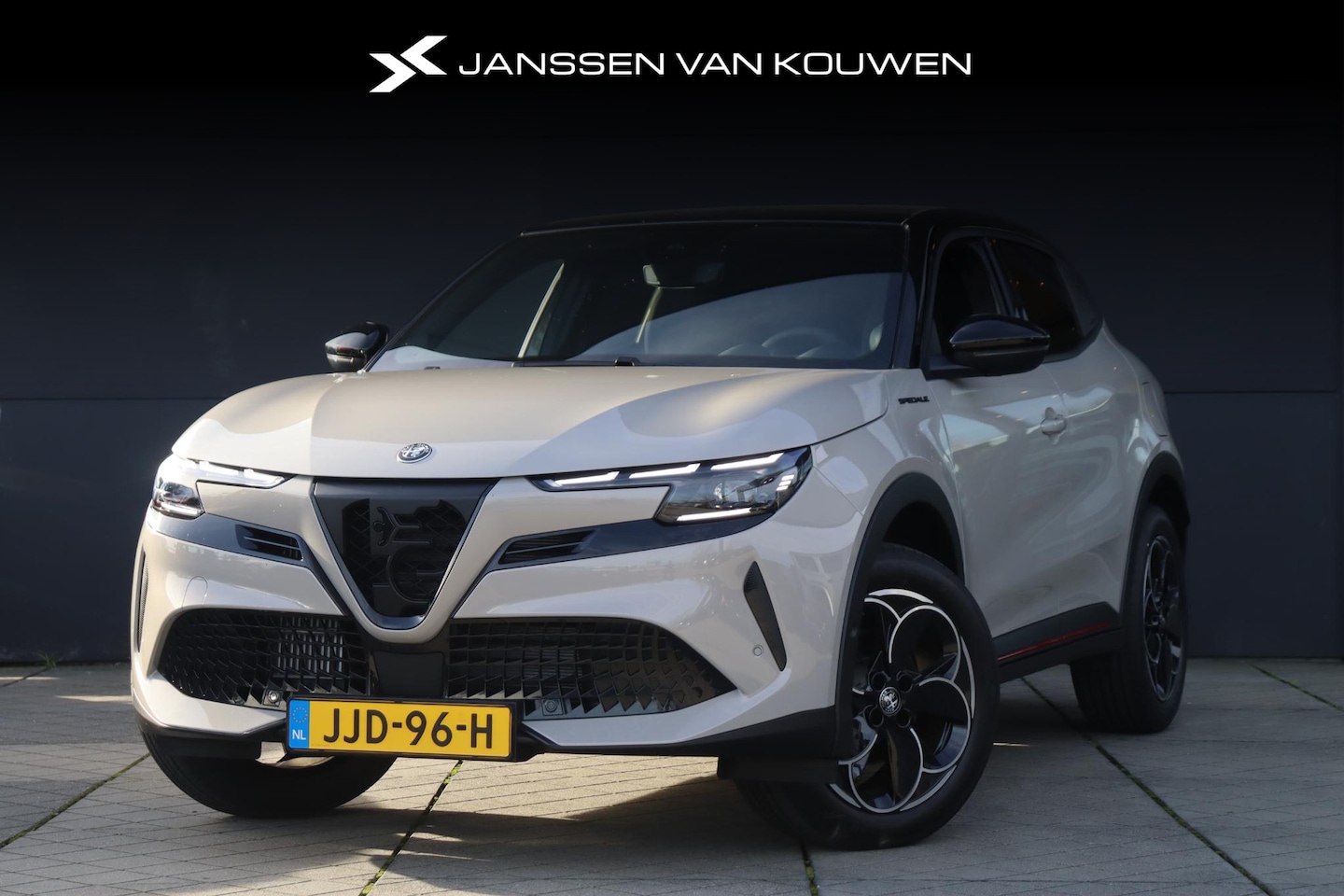 Alfa Romeo Junior - 1.2 Turbo Hybrid Ibrida Speciale / Panoramadak / Voordeel! - AutoWereld.nl