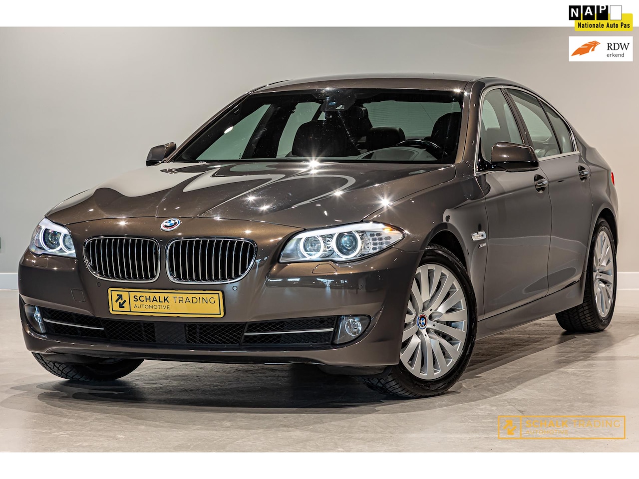 BMW 5-serie - 535xi High Executive|NAP|Trekhaak|HUD|E-stoel|Cam - AutoWereld.nl