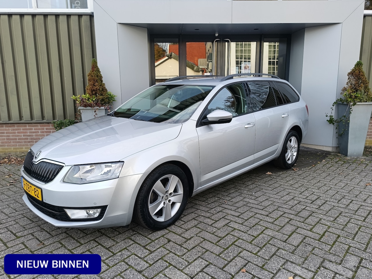 Skoda Octavia Combi - 1.4 TSI Greentech Ambition Businessline | Airco | Climate control | Trekhaak | Dealer onde - AutoWereld.nl