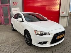 Mitsubishi Lancer Sportback - 1.6 117pk Edition Two / Trekhaak / Automatische airco / Zwarte LM 17"/ Lederen bekleding /