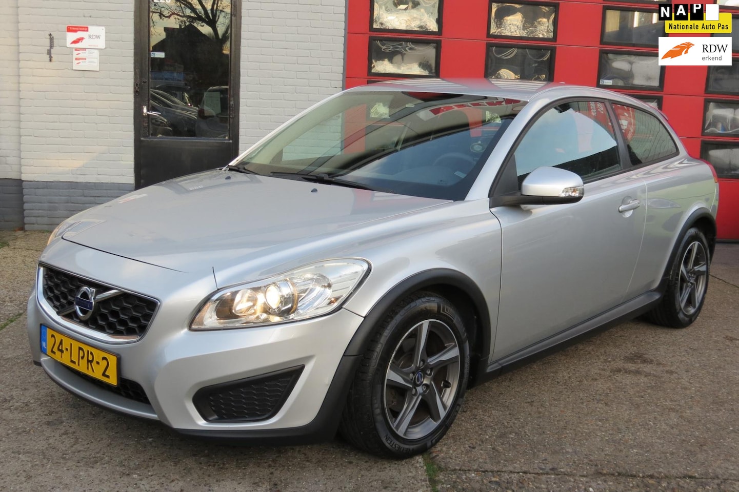 Volvo C30 - 1.6D S/S Kinetic. Navi - AutoWereld.nl