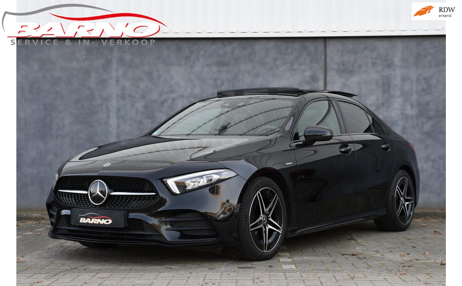 Mercedes-Benz A-klasse - 180 Sedan AMG Panorama|Navi|Camera - AutoWereld.nl