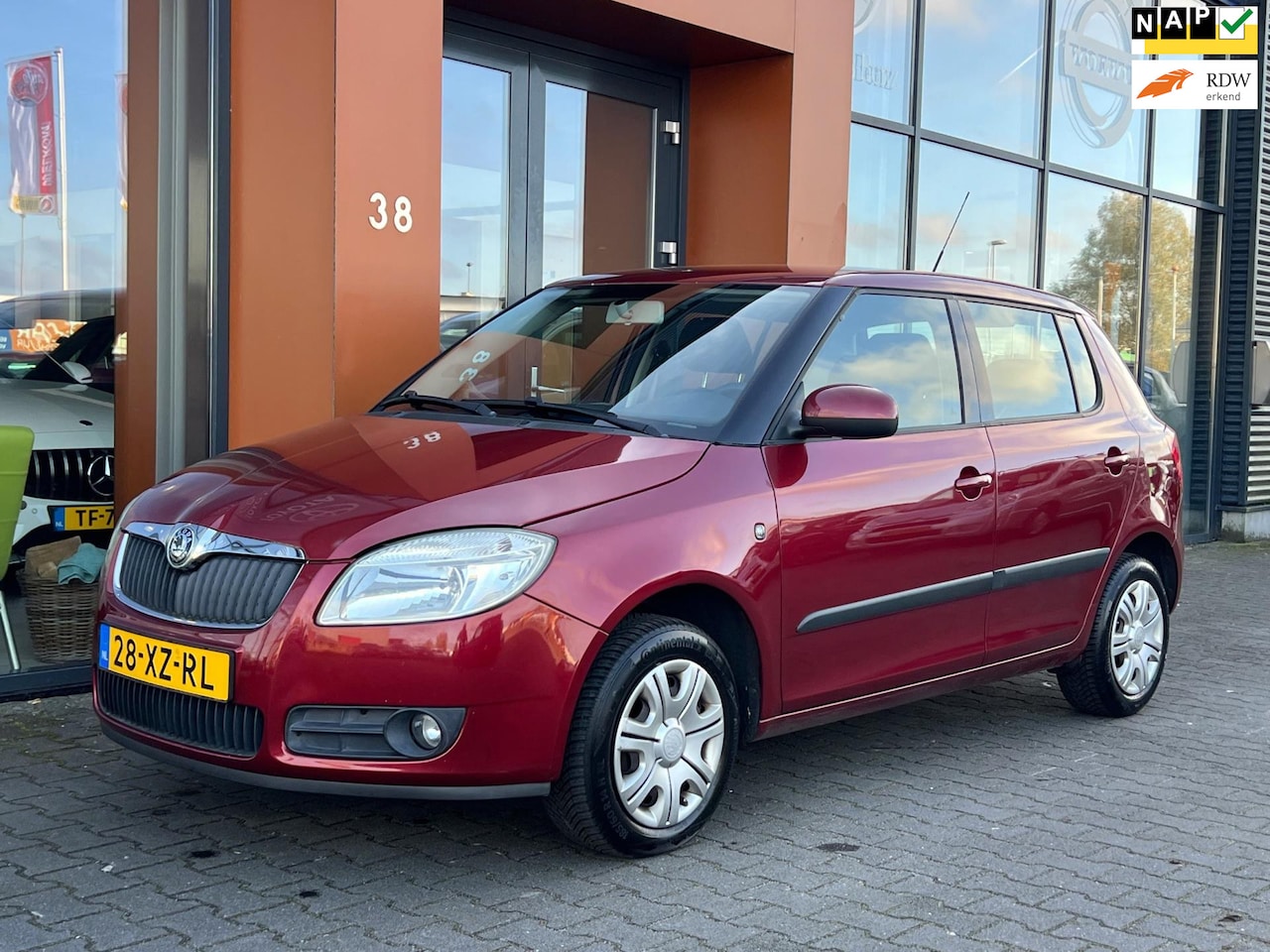 Skoda Fabia - 1.6-16V automaat|DAB+|Cruise|Trekhaak|Airco|NAP - AutoWereld.nl