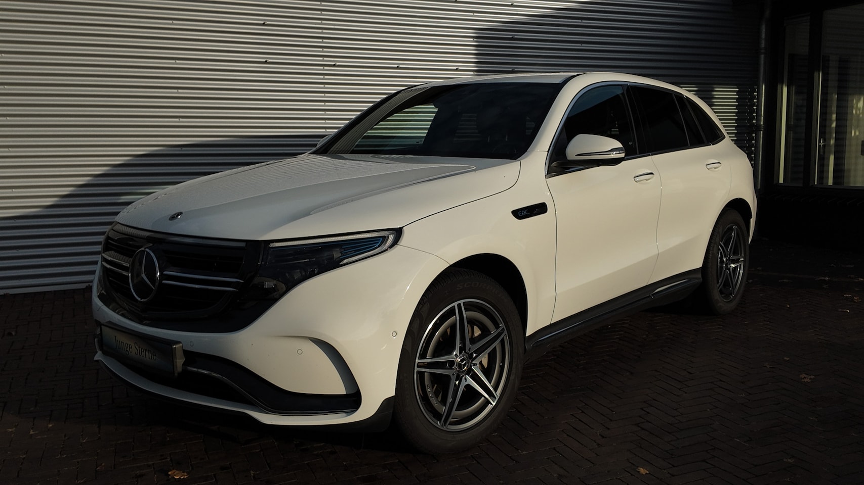 Mercedes-Benz EQC - 400 4MATIC Premium Plus 80 kWh vol vol trekhaak - AutoWereld.nl