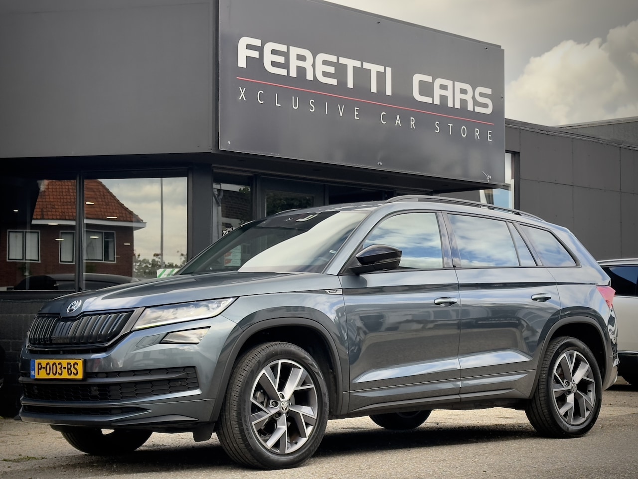 Skoda Kodiaq - 1.5 TSI AUT7 SPORTLINE 7PERS. PANODAK SPORTLEDER-INT NAVI CAMERA DIGI-DASH APPLE-CARPLAY L - AutoWereld.nl