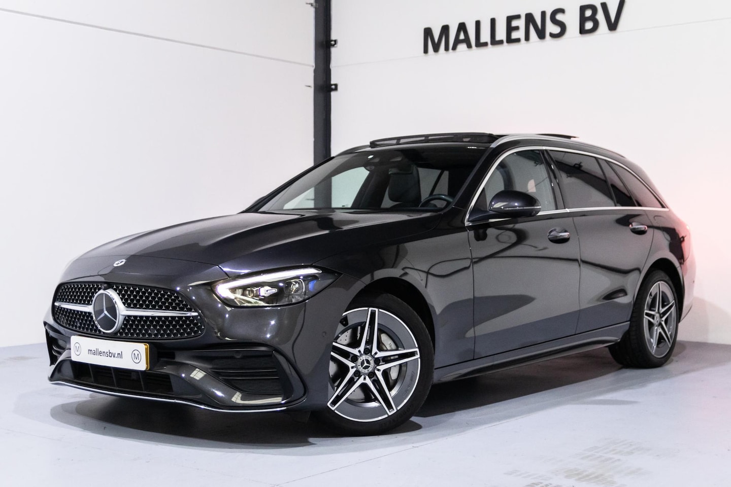 Mercedes-Benz C-klasse Estate - 300 e AMG Line PANO/MEMORY/AMG/NAP/TREKHAAK/360/DEALEROH/BTW - AutoWereld.nl