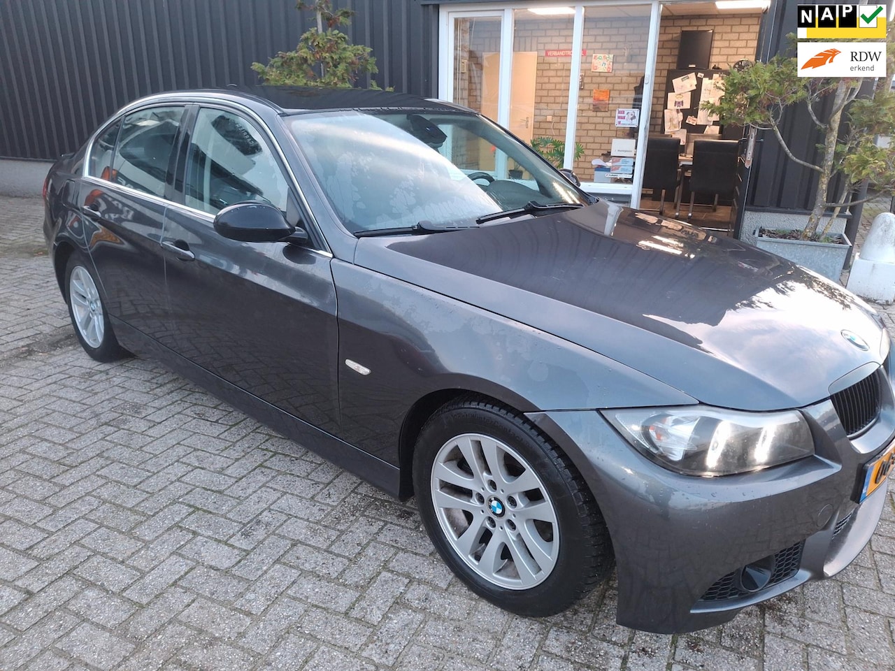 BMW 3-serie - 325i Dynamic Executive ** handgeschakeld** - AutoWereld.nl