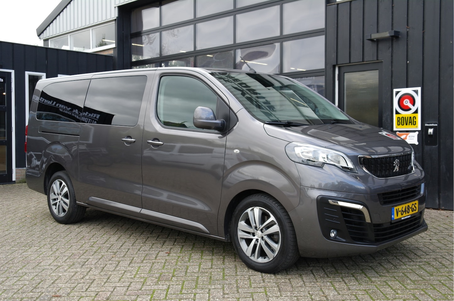 Peugeot Expert - 231L 2.0 BlueHDI 180PK DC Premium | Automaat | 2x Schuif | Head-Up |Camera |Carplay - AutoWereld.nl