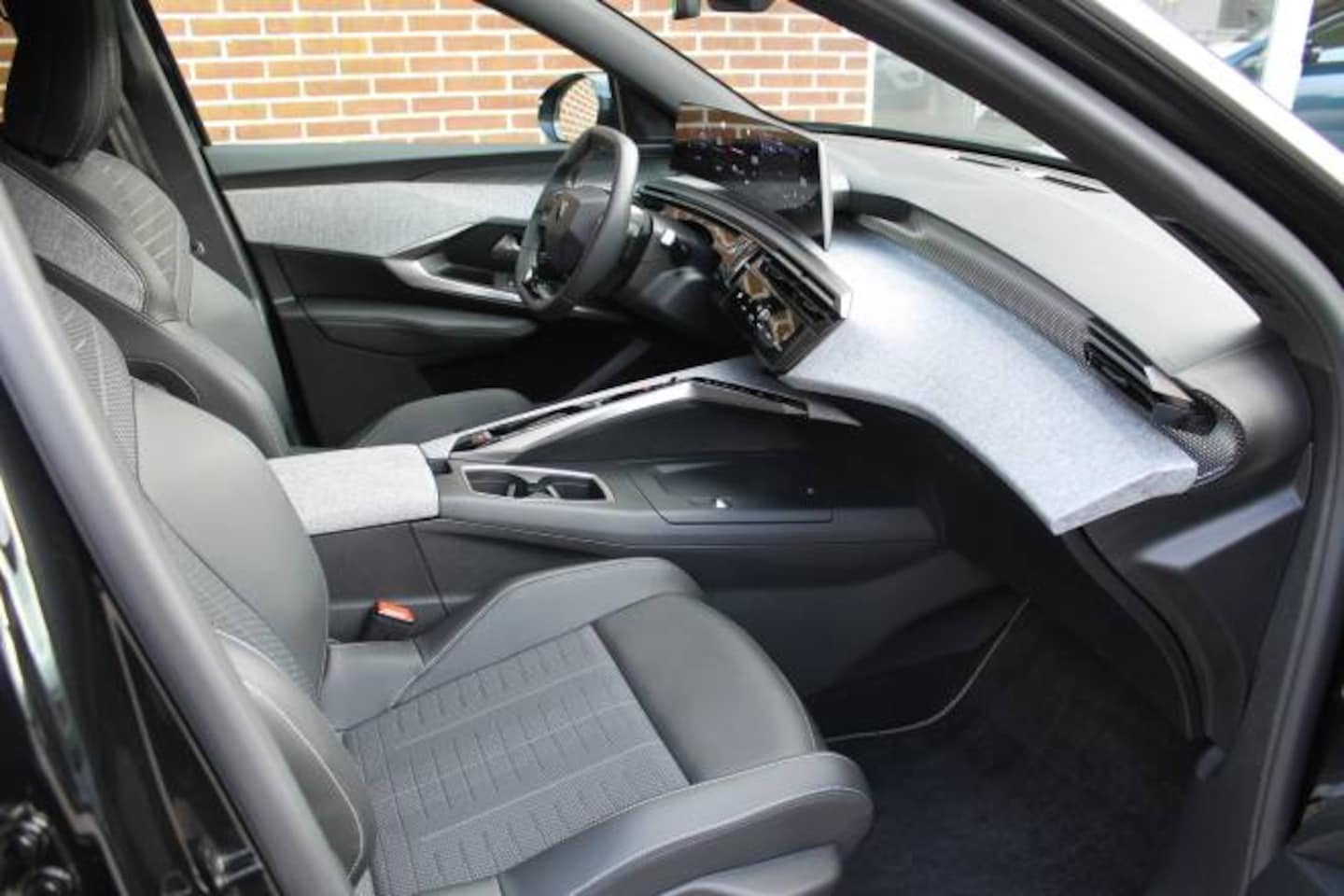 Peugeot 3008 - 1.2 HYBRID 136pk e-DCS6 GT