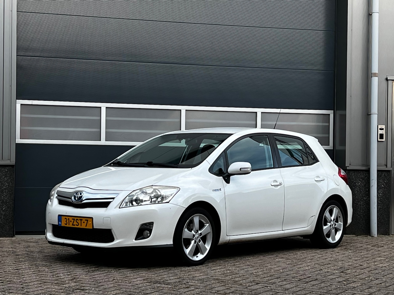 Toyota Auris - 1.8 Full Hybrid Business bj.2011 Camera|Navi|Niet rokers. - AutoWereld.nl