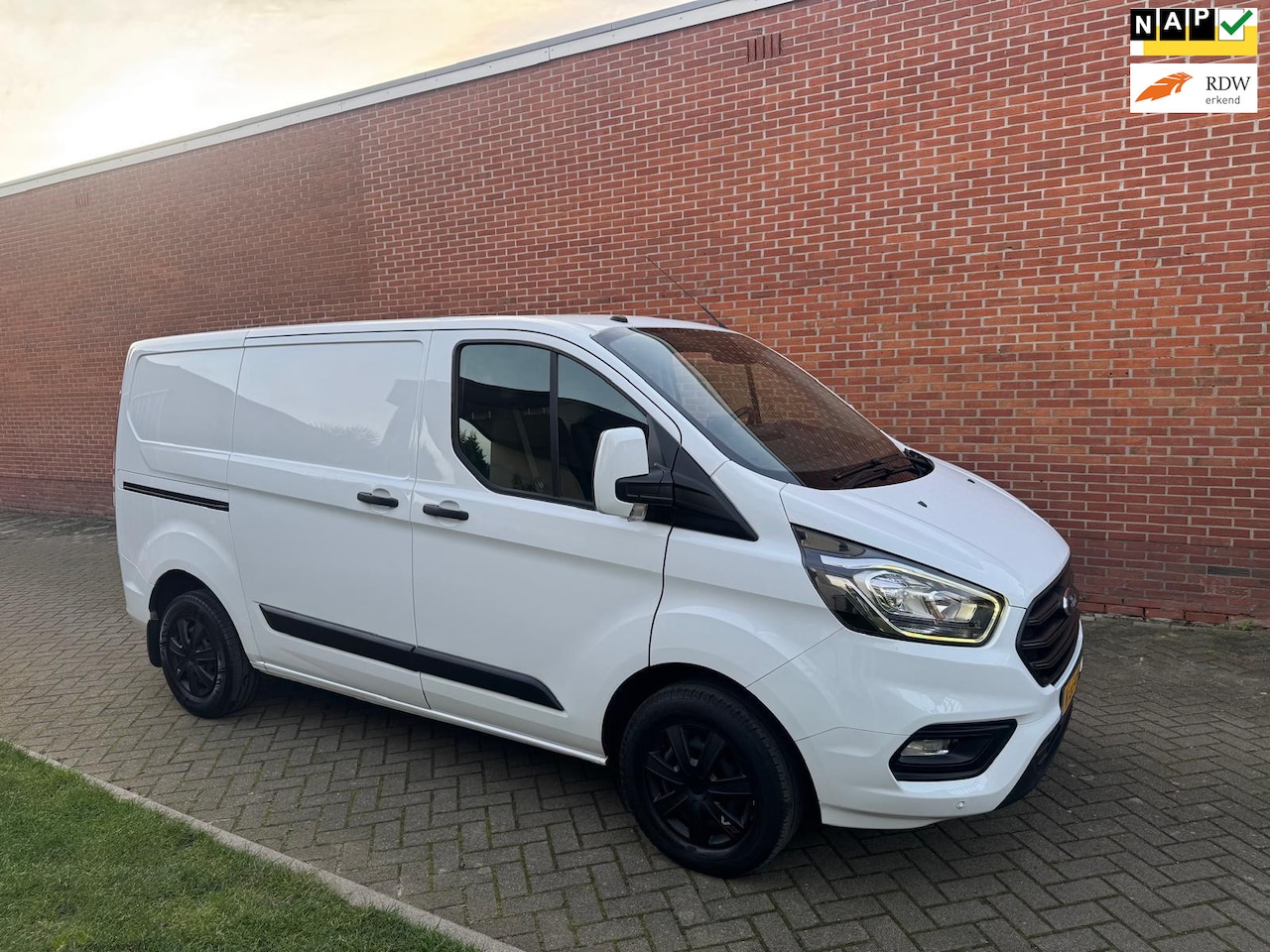 Ford Transit Custom - 280 2.0 TDCI L1H1 Trend Airco Navi Cruise Led - AutoWereld.nl