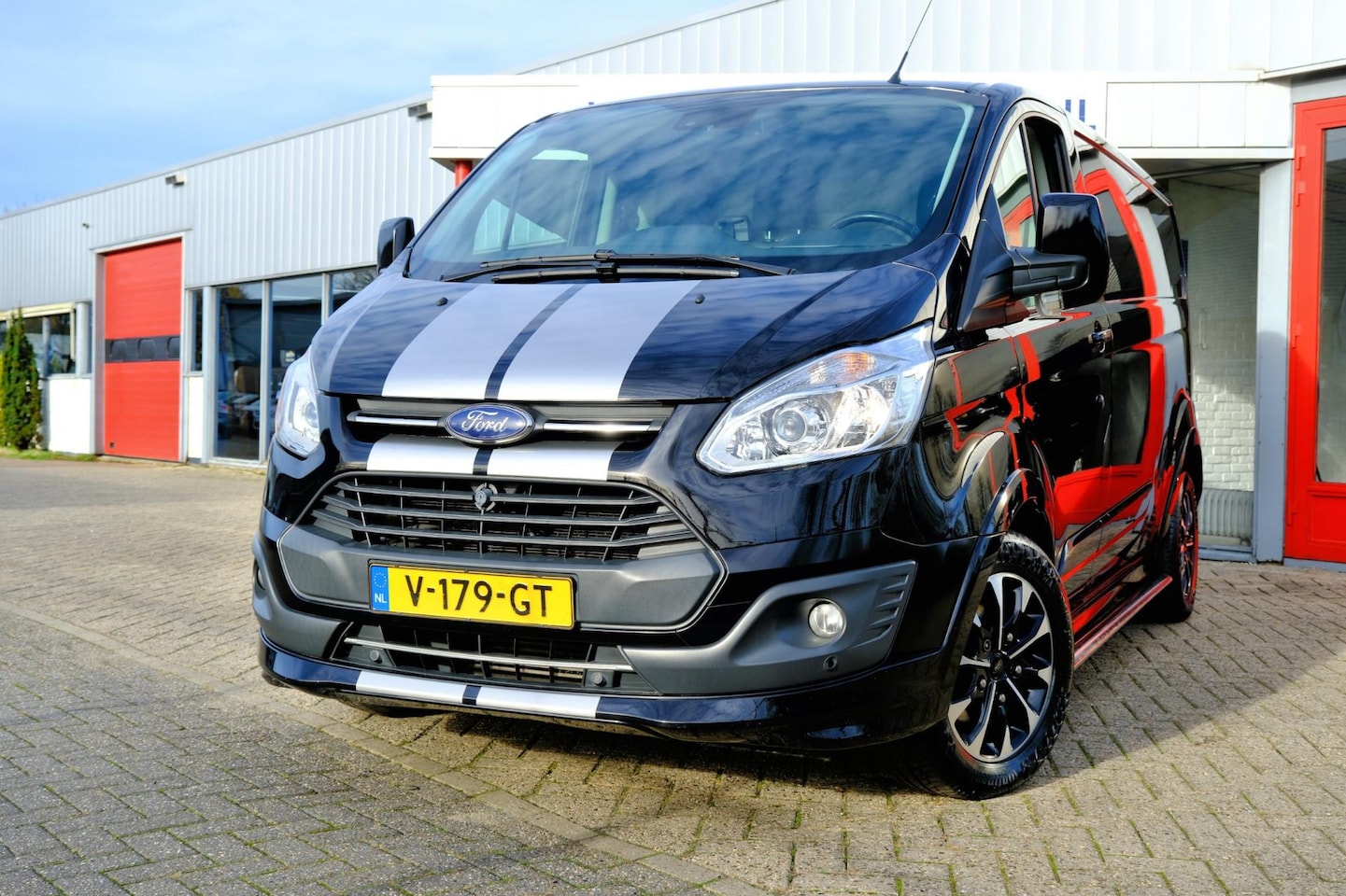 Ford Transit Custom - 290 2.0 TDCI 170pk L2H1 Sport 3-pers Aut. Navi|Half Leder|Cam|LMV - AutoWereld.nl